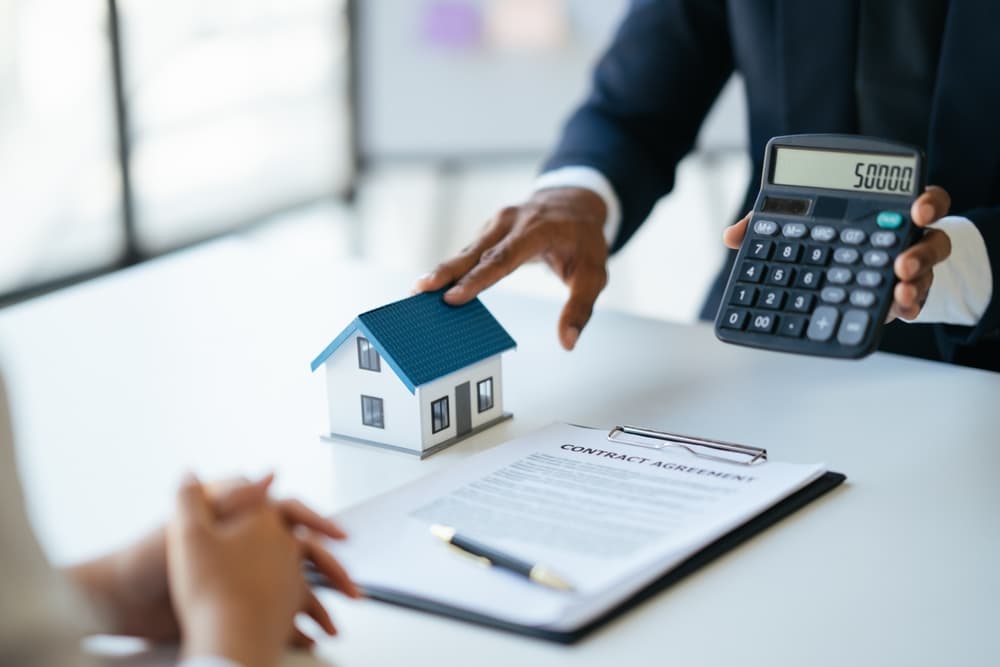 What Closing Costs Are Tax Deductible When Selling a Home?