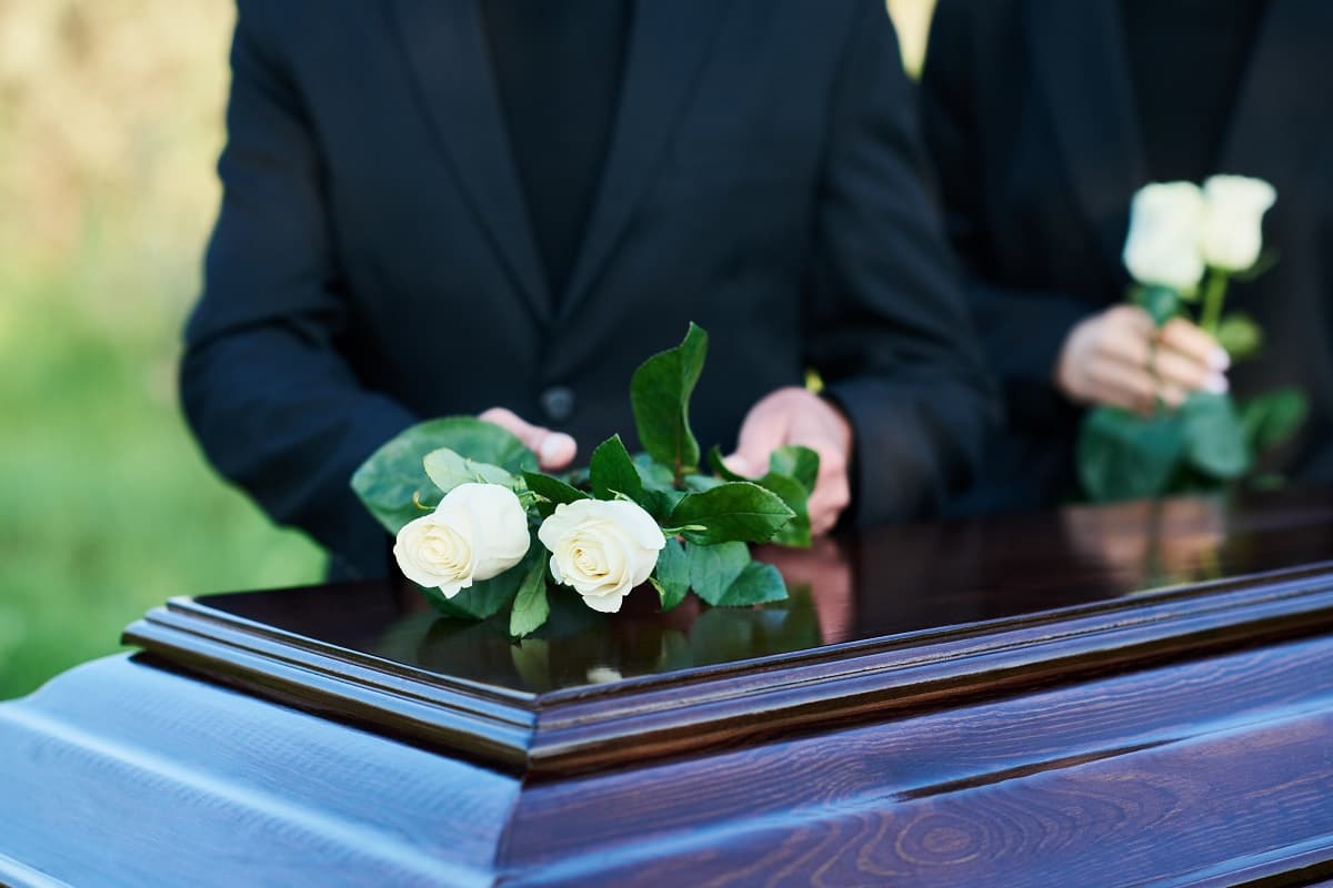 Wondering about the average funeral cost? Gain insights on the pricing and learn how to manage your budget effectively. Read on.